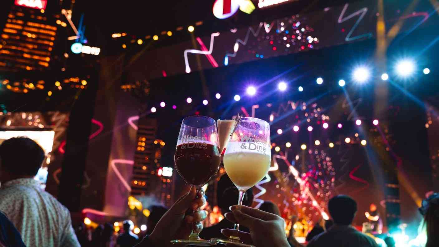 香港美酒佳餚巡禮2026︱中環海濱10月29日登場首設品酒導賞＋擴大規模逾340個攤位＋15星5鑽美饌＋品味證早鳥優惠