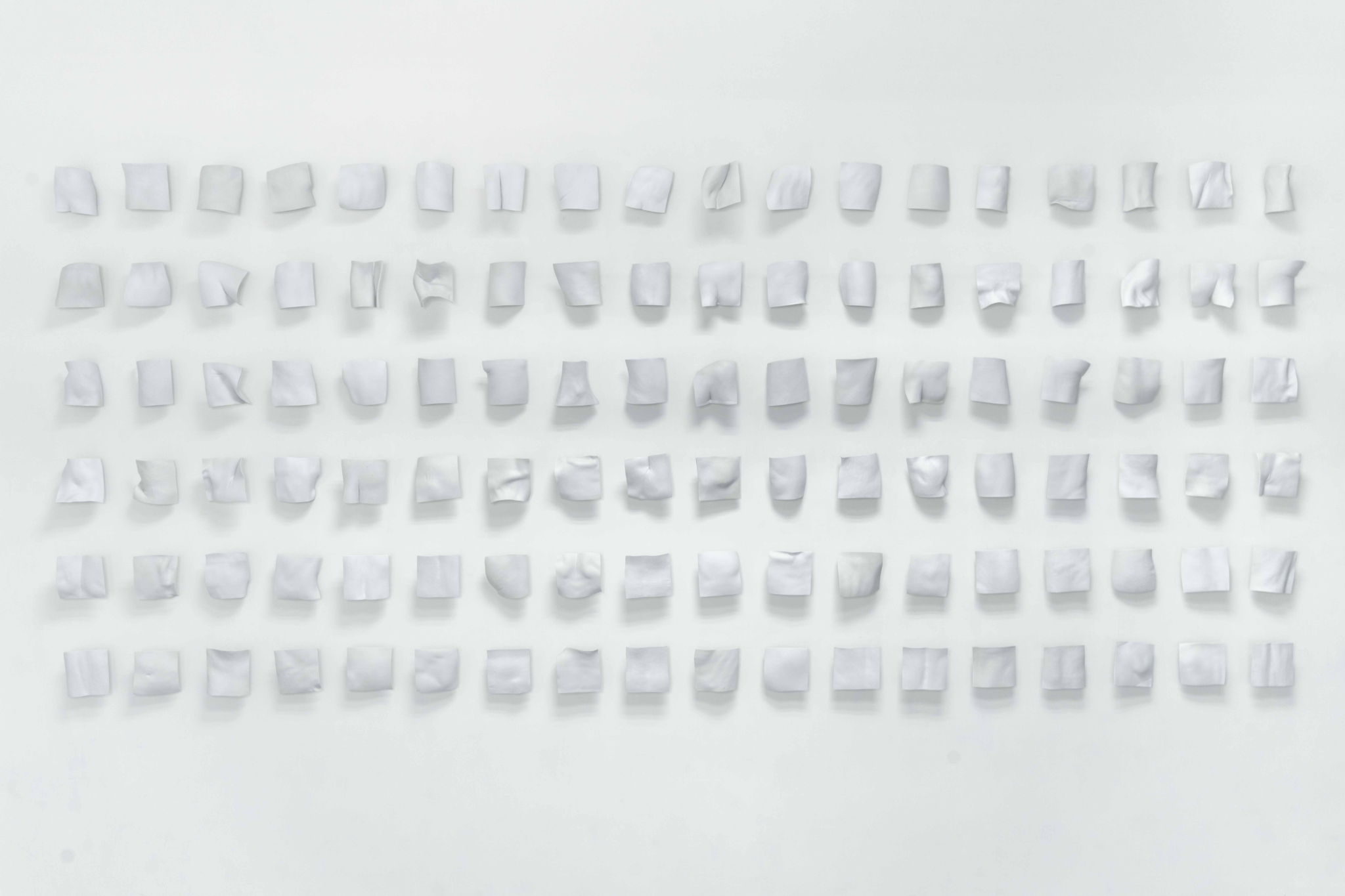 在失衡的世界裡尋找微光:SC Gallery 展覽《身土不一》,用身體碎片拼湊都市痕跡 在失衡的世界裡尋找微光:SC Gallery 展覽《身土不一》,用身體碎片拼湊都市痕跡