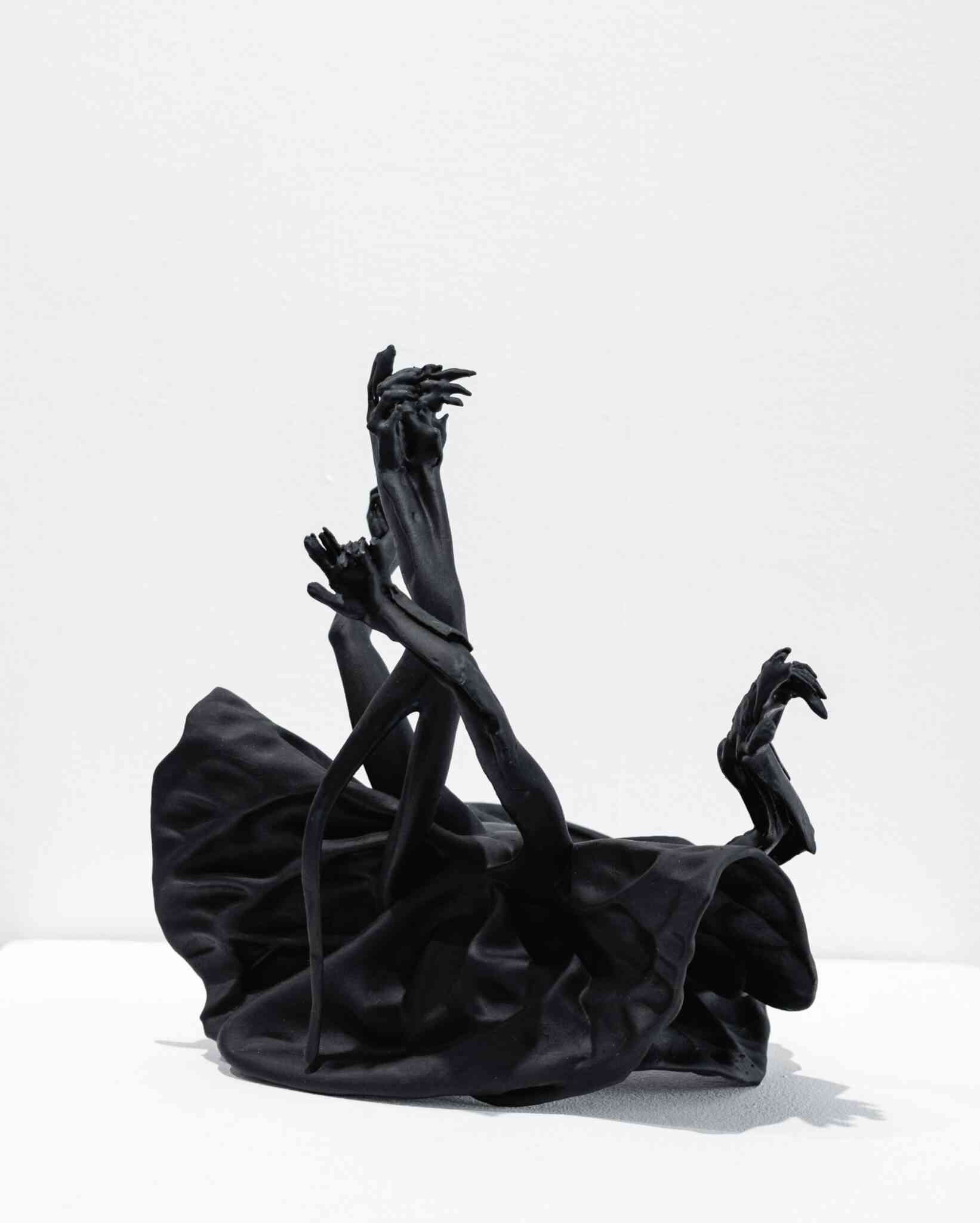 在失衡的世界裡尋找微光:SC Gallery 展覽《身土不一》,用身體碎片拼湊都市痕跡 在失衡的世界裡尋找微光:SC Gallery 展覽《身土不一》,用身體碎片拼湊都市痕跡