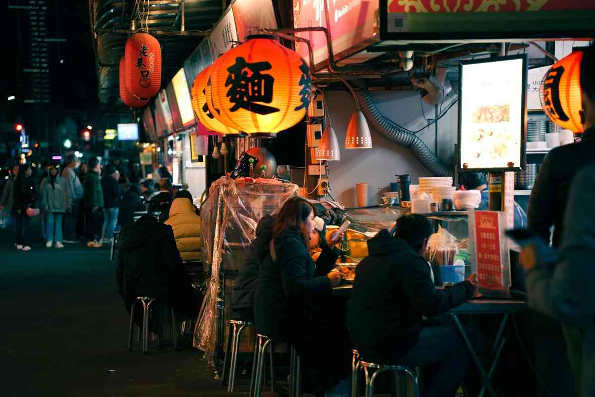 腸胃健康|經常食宵夜令血糖超標、腰圍變粗?研究揭進食時間或影響代謝健康 腸胃健康|經常食宵夜令血糖超標、腰圍變粗?研究揭進食時間或影響代謝健康