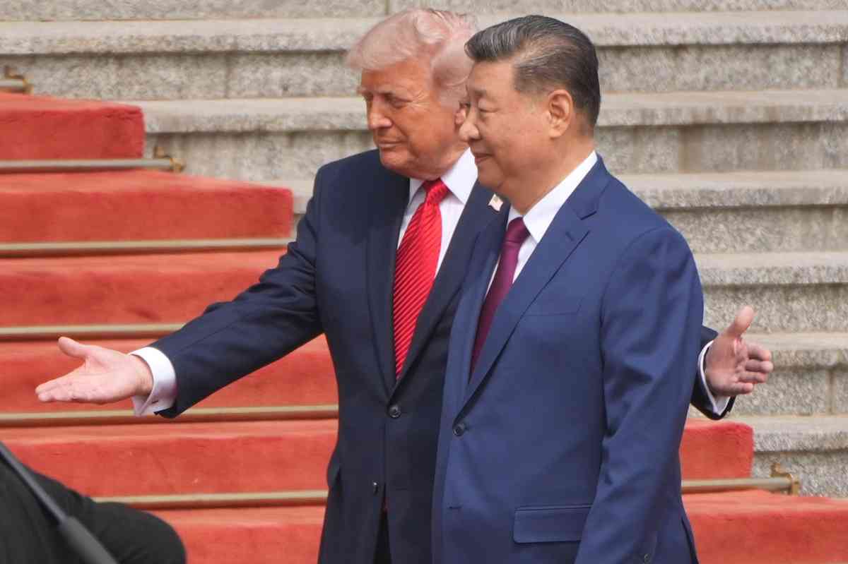 侵侵訪華見政治遊戲