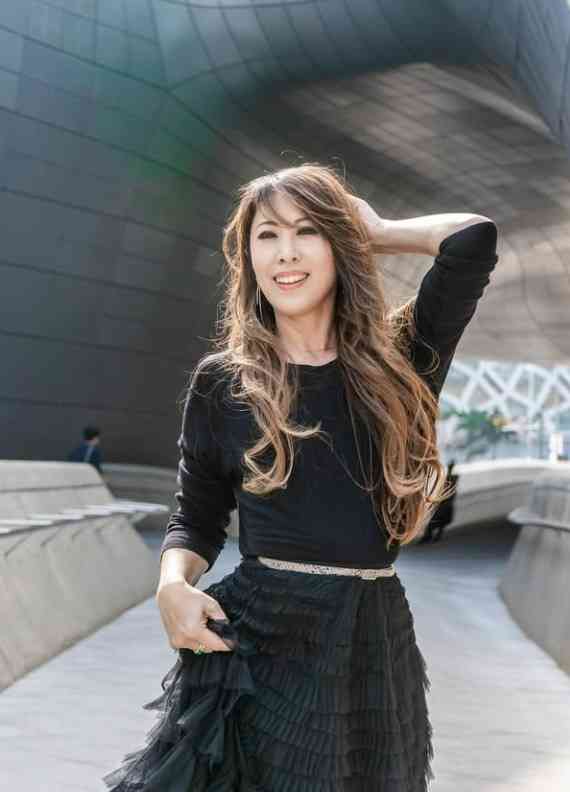 乳癌丨52歲抗癌歌后切雙乳4度重建乳房失敗 植入物「移位到腋下」隨時會爆:入手術室都驚 乳癌丨52歲抗癌歌后切雙乳4度重建乳房失敗 植入物「移位到腋下」隨時會爆:入手術室都驚