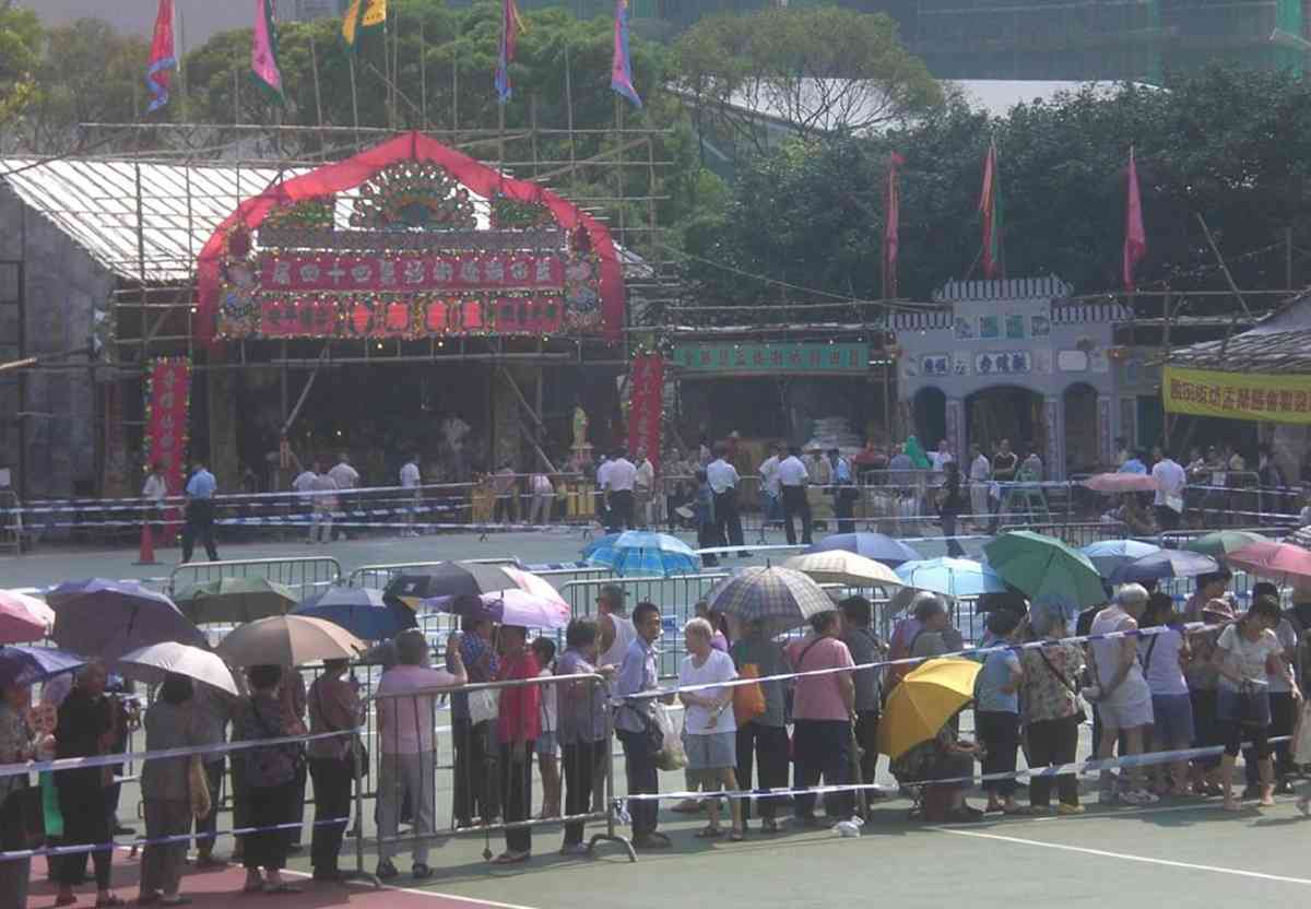 行善為名，虐老為實