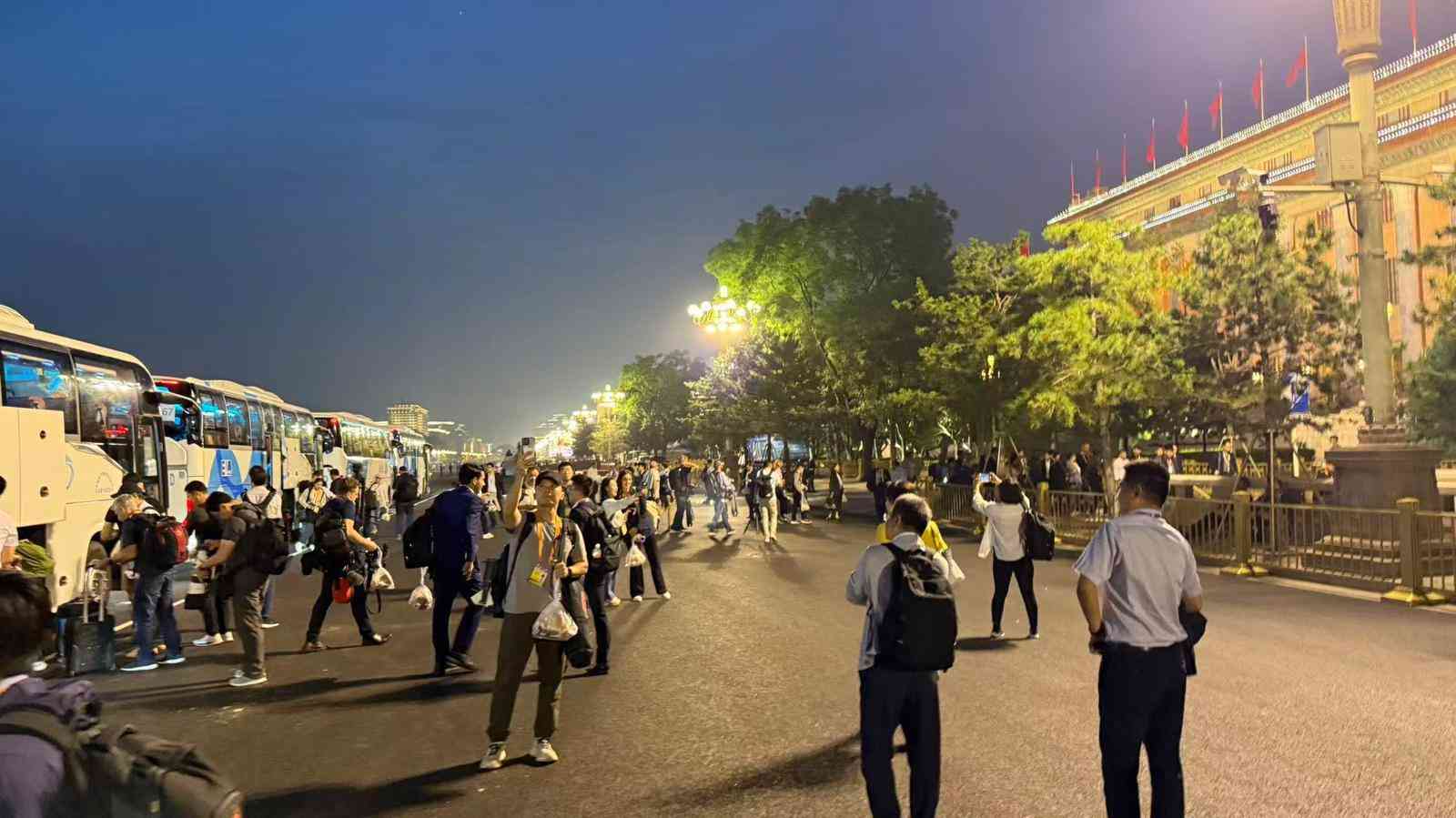 九三閱兵 | 習近平和夫人彭麗媛在端門外廣場迎接外方代表團團長及其配偶 (不斷更新) 