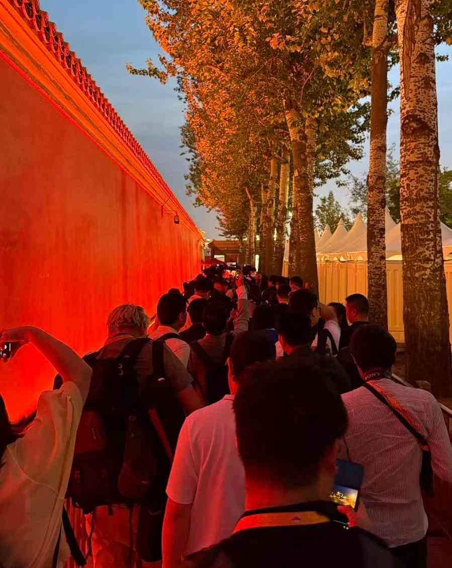 九三閱兵 | 習近平和夫人彭麗媛在端門外廣場迎接外方代表團團長及其配偶 (不斷更新) 