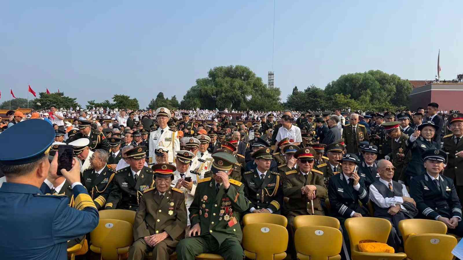 九三閱兵 | 習近平和夫人彭麗媛在端門外廣場迎接外方代表團團長及其配偶 (不斷更新) 