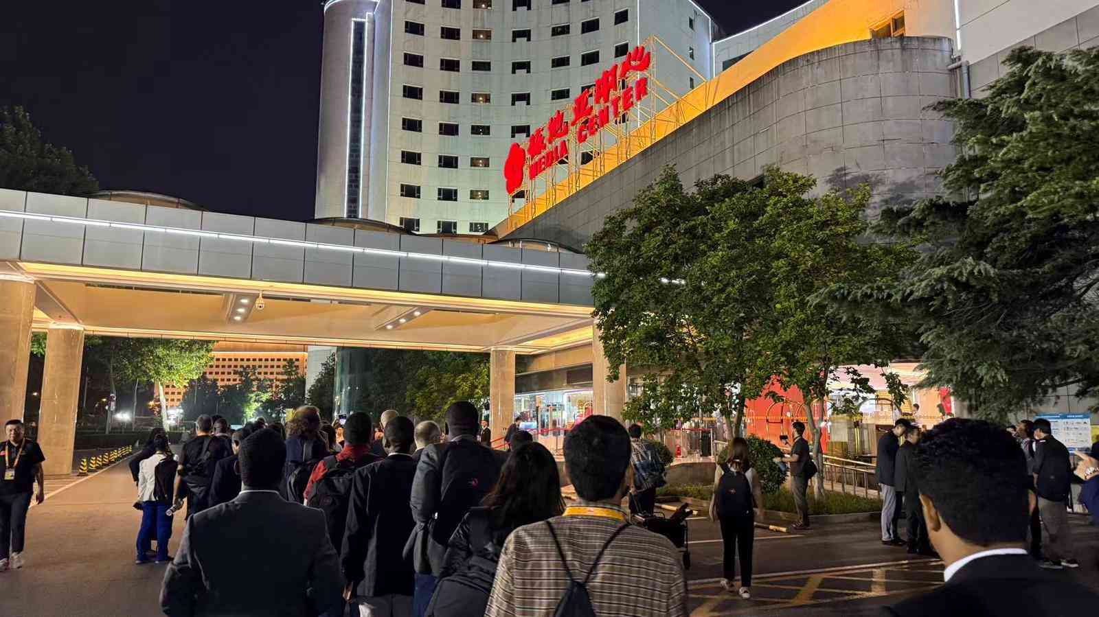 九三閱兵 | 習近平和夫人彭麗媛在端門外廣場迎接外方代表團團長及其配偶 (不斷更新) 