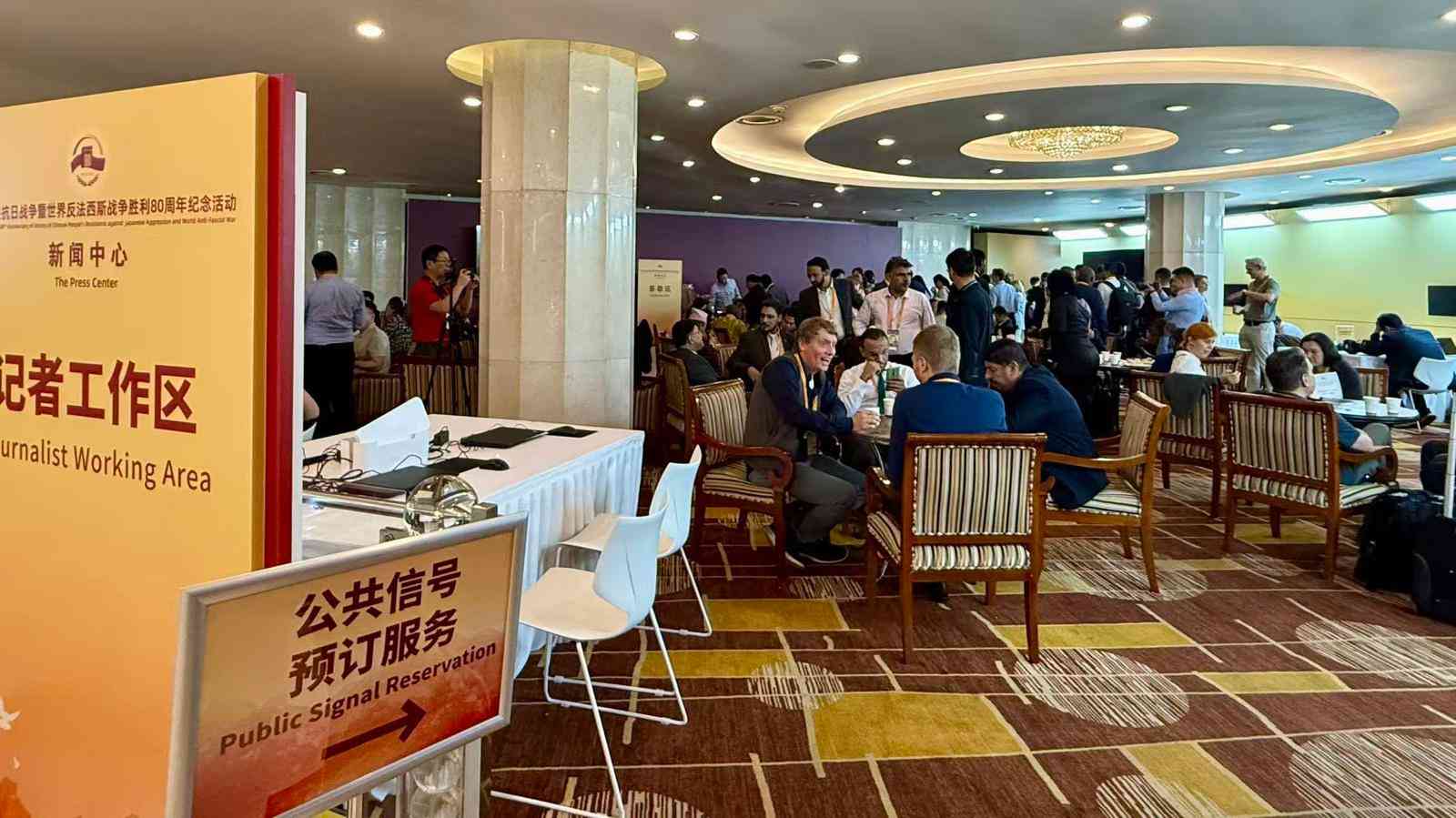 九三閱兵 | 習近平和夫人彭麗媛在端門外廣場迎接外方代表團團長及其配偶 (不斷更新) 