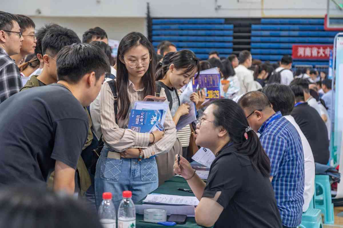 神州經脈 | 青年失業率續降，蘋果在華銷量激增，滬指連挫三日