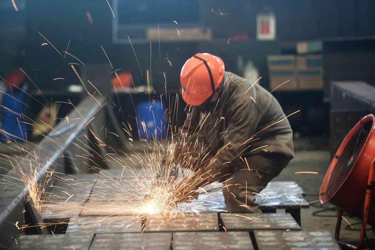 神州經脈 | 全年GDP增5%達標，固投29年來首次負值，滬指止四連跌