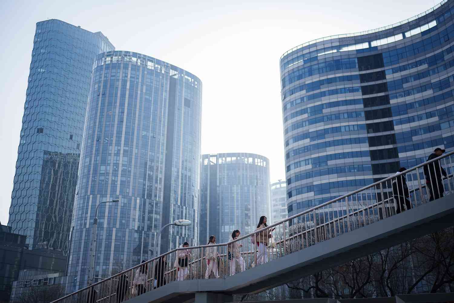 聚焦數據｜中國完成5%GDP增長目標，固定投資失色，消費待提振