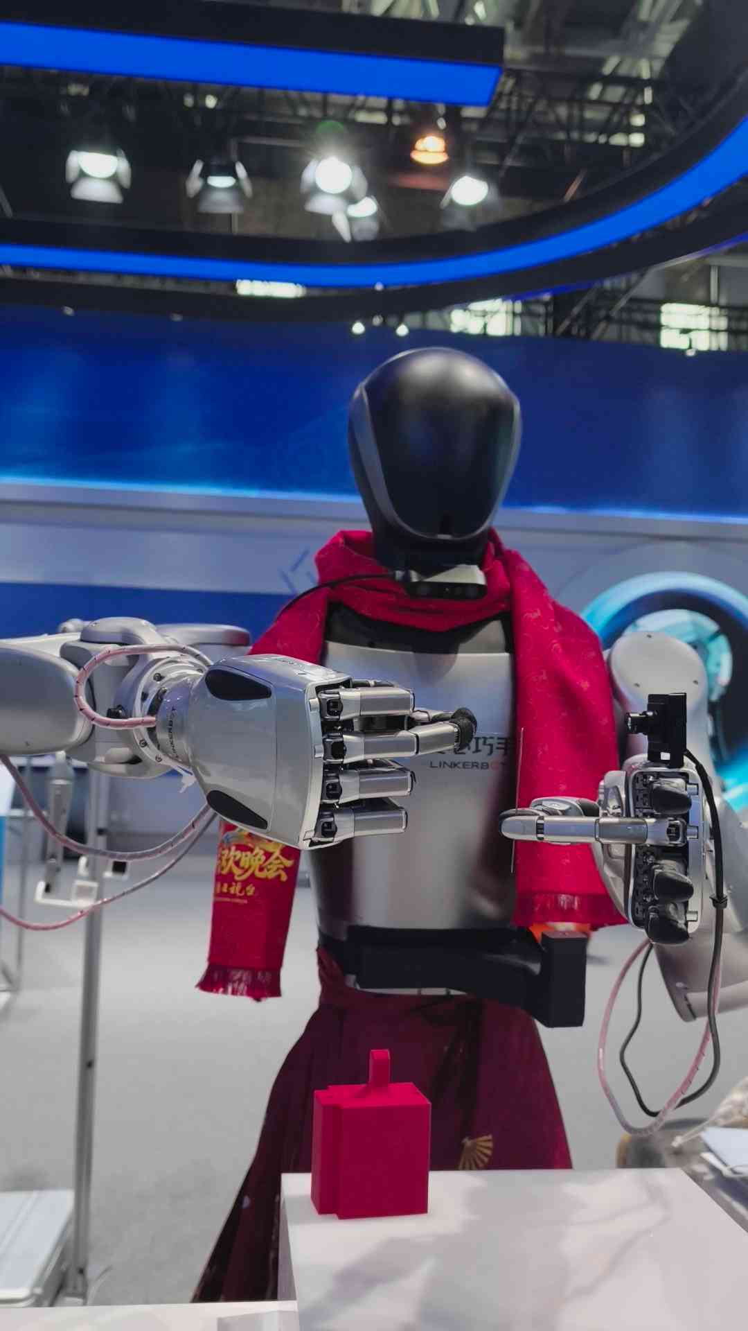 京城近觀｜中關村論壇落幕，機器人做餐吧、搞樂隊，展示協同發展