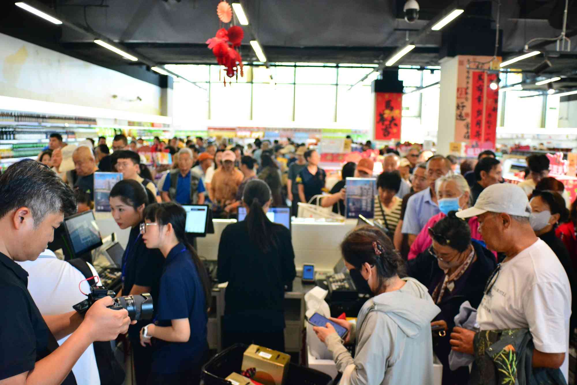 兩會焦點｜一文讀懂政府工作報告，首要任務「拓內需、促消費、擴投資」