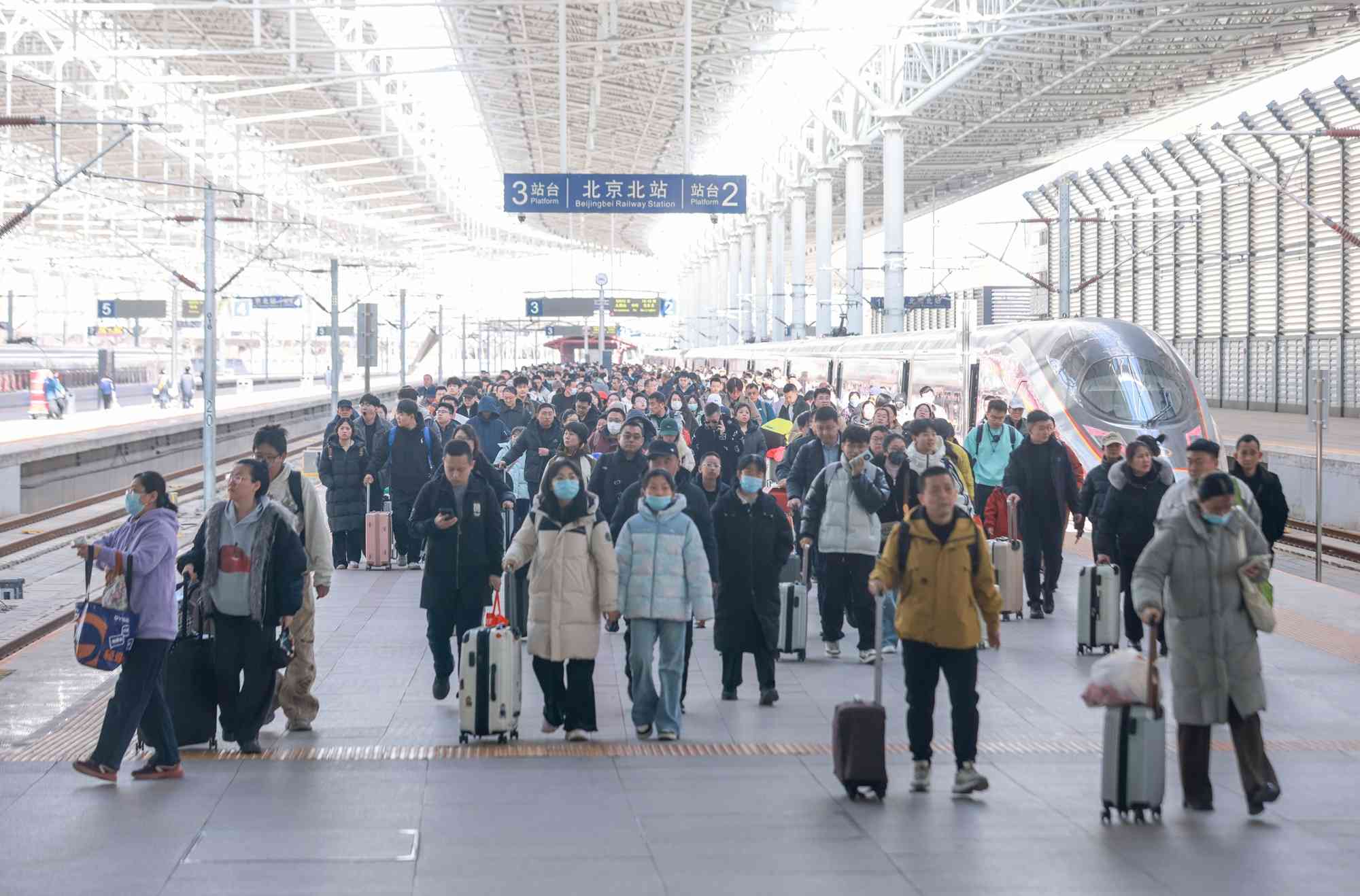 兩會焦點｜一文讀懂政府工作報告，首要任務「拓內需、促消費、擴投資」