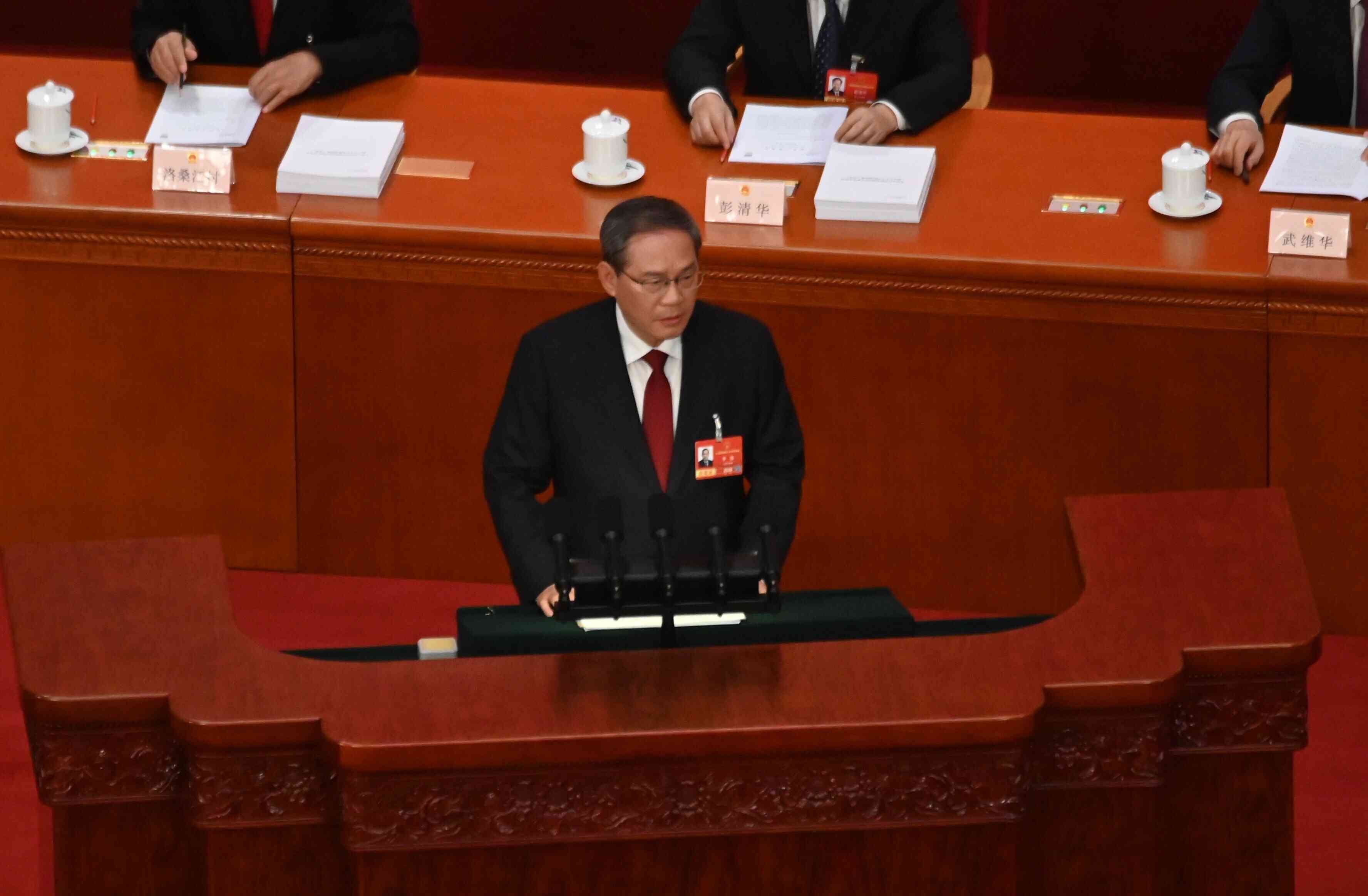 兩會焦點｜一文讀懂政府工作報告，首要任務「拓內需、促消費、擴投資」