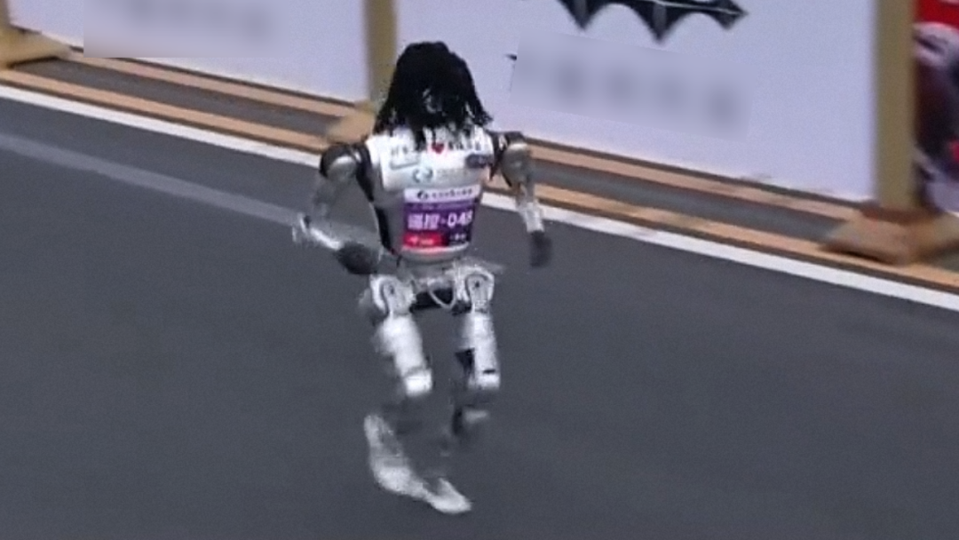 京城近觀｜榮耀橫掃頒獎台，宇樹遺憾離場，機器人半馬跑出行業新格局