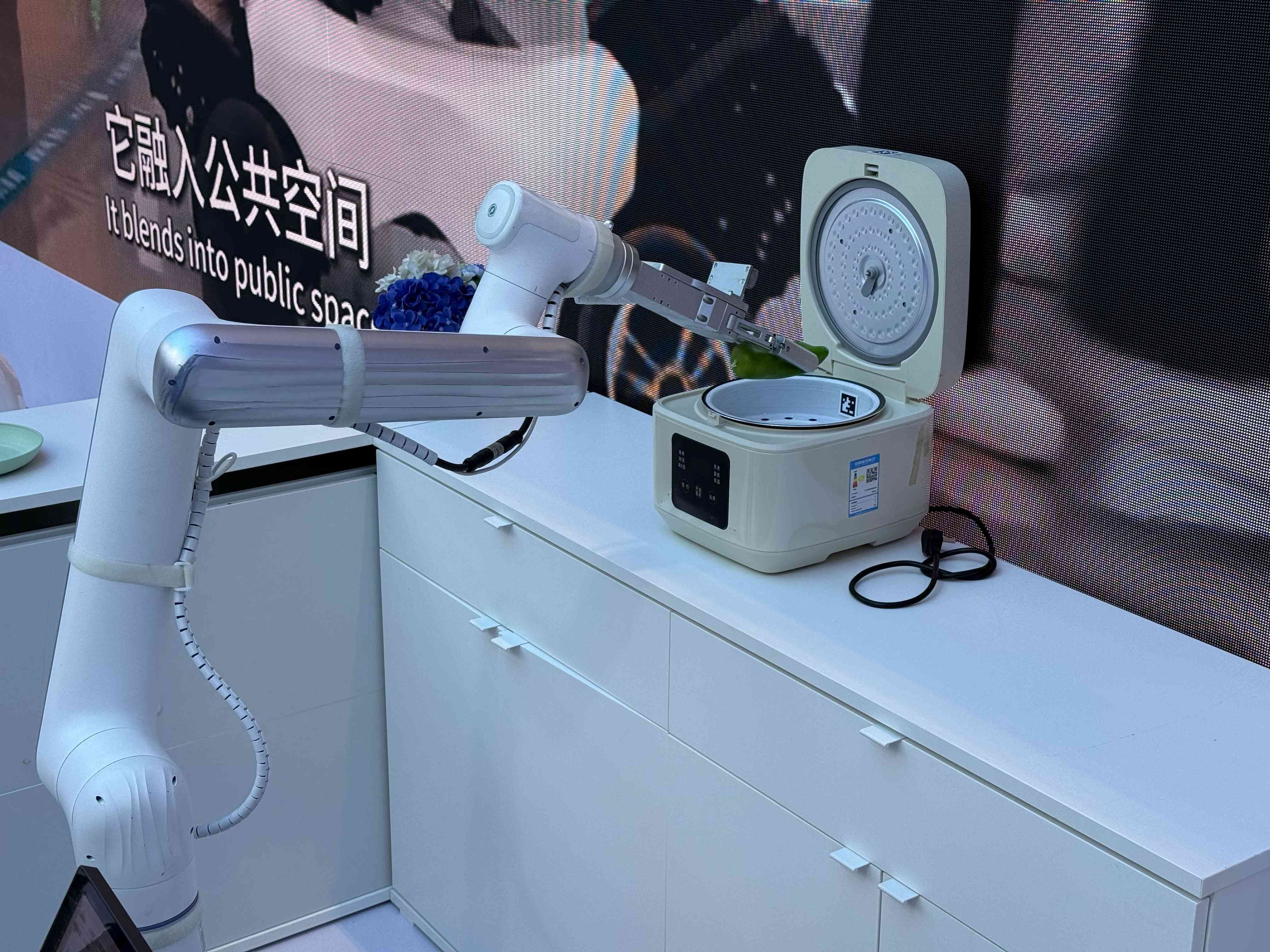 ＡＩ｜直擊深圳國際通用AI博覽會：機器人著力融入生活，頭部企業深耕智能體，觀眾尋求AI賦能