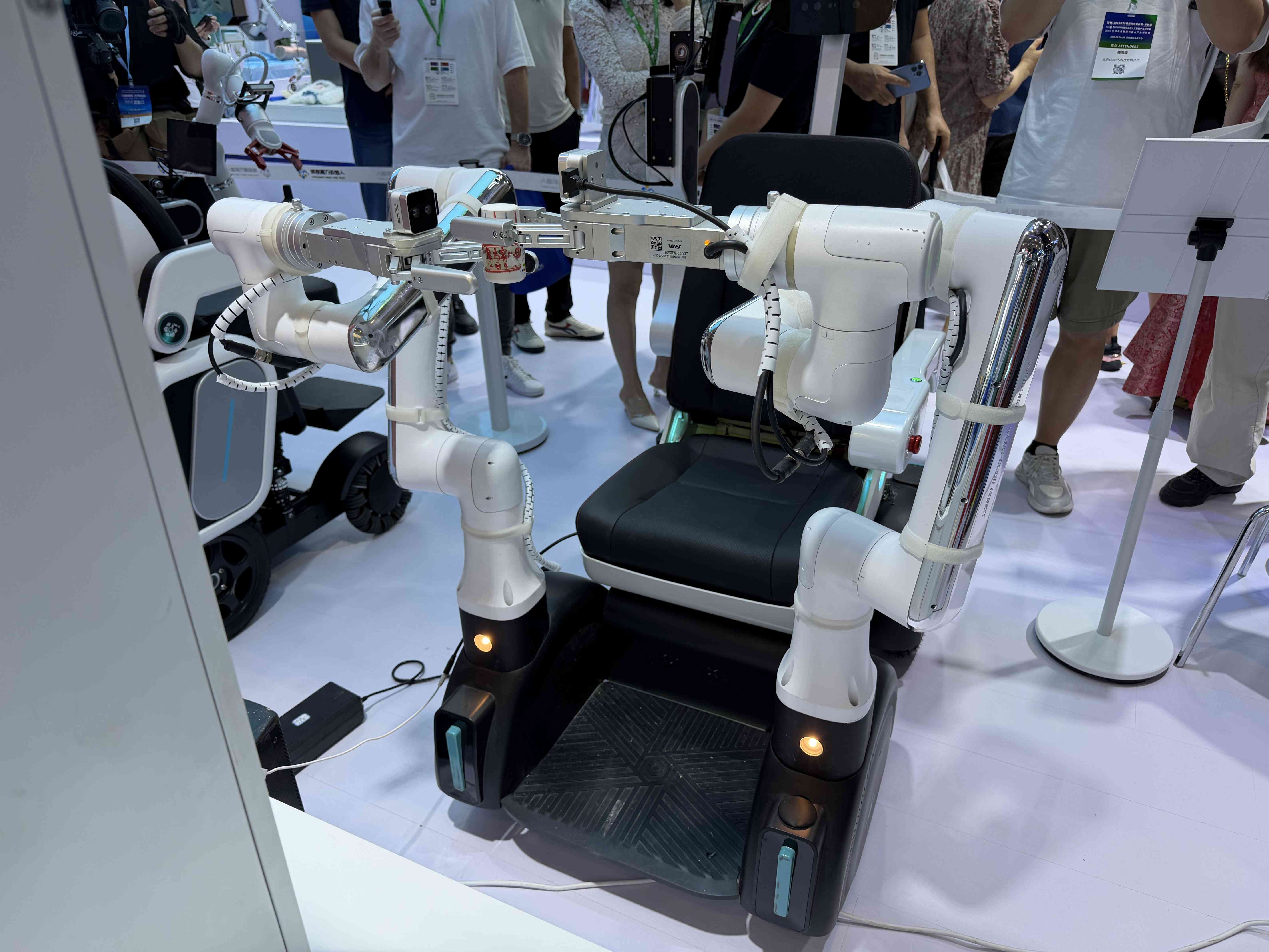 ＡＩ｜直擊深圳國際通用AI博覽會：機器人著力融入生活，頭部企業深耕智能體，觀眾尋求AI賦能