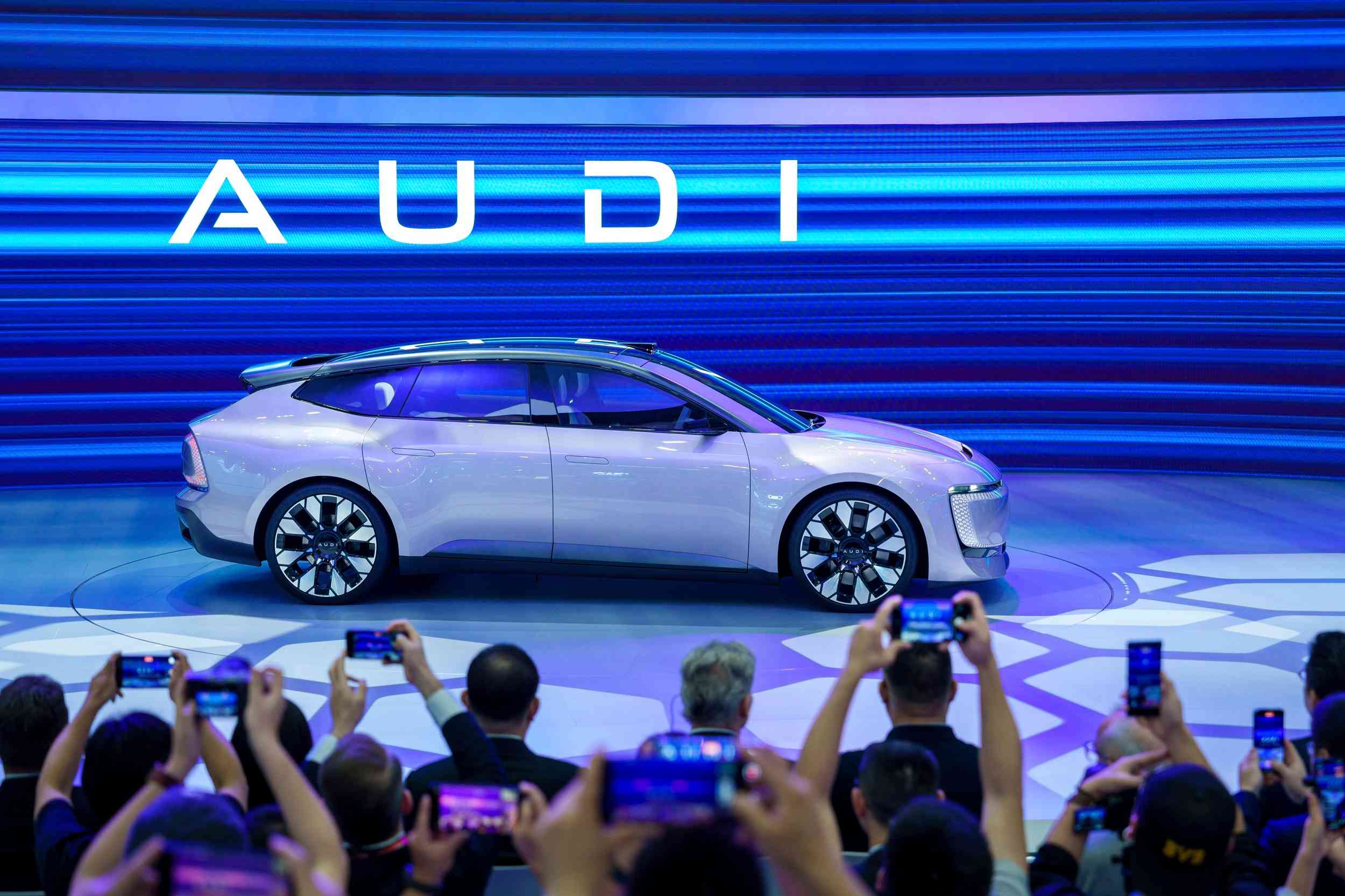 車企血戰｜搶攻「金九銀十」！內地車企再掀促銷戰，盈利壓力仍存在