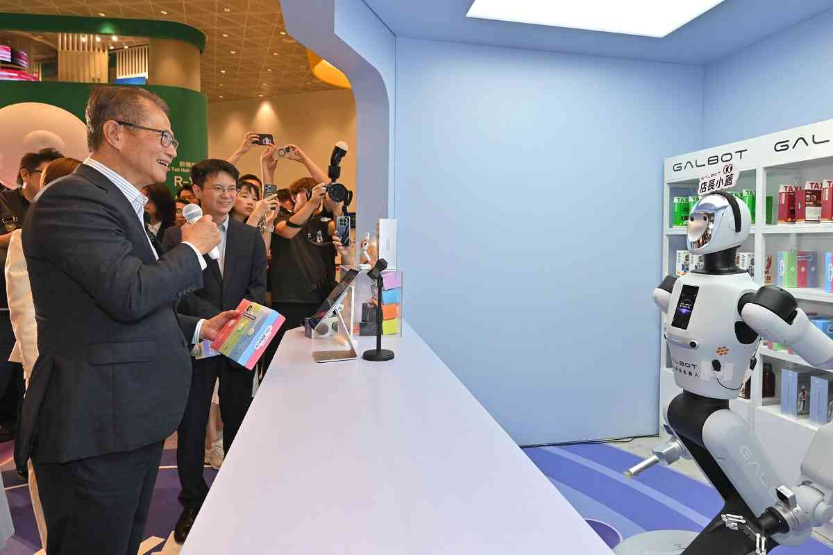 港投公司有份投資銀河通用機器人全自主零售店在港營運，3家分店明日開業