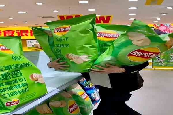 新股 | FOCUS | 零售界「蜜雪」招股，鳴鳴狂奔「黃雀在後」