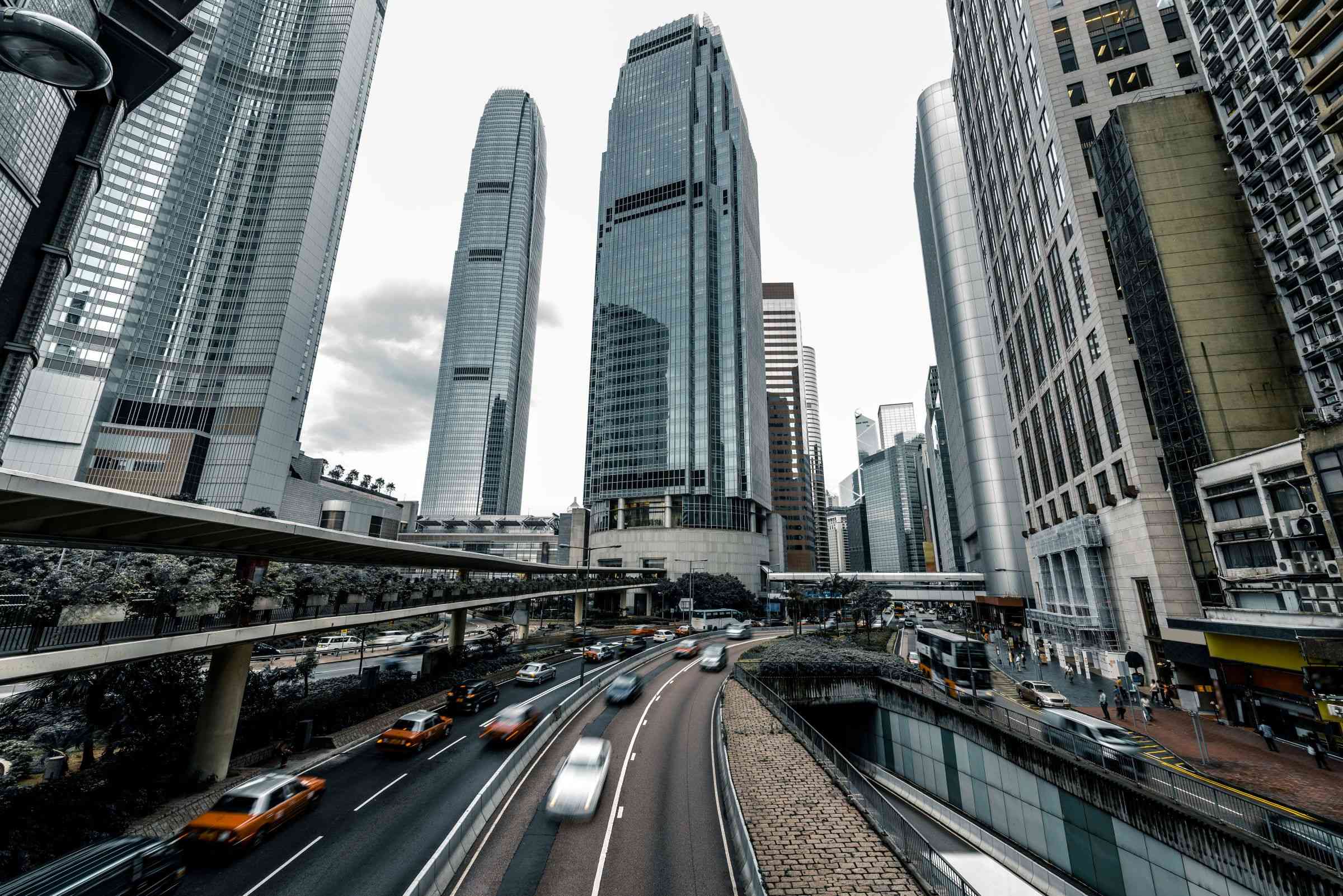 2025股市上升 強積金應如何部署？