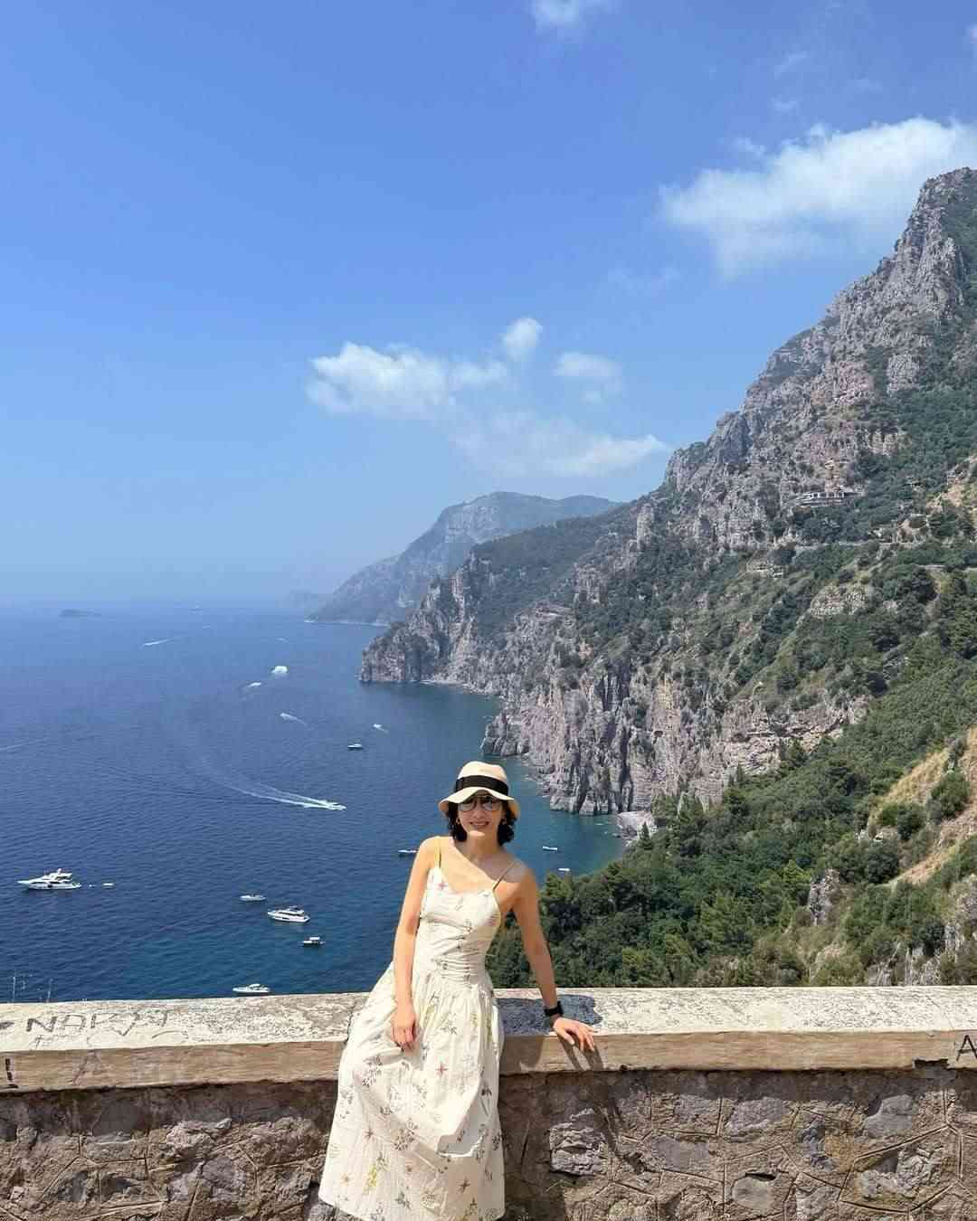 凍齡女神丨53歲黎姿罕曬泳照零贅肉狀態驚人　保濕大法+4招凍齡術大公開