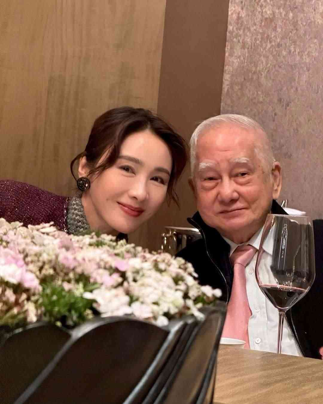 凍齡女神丨53歲黎姿罕曬泳照零贅肉狀態驚人　保濕大法+4招凍齡術大公開