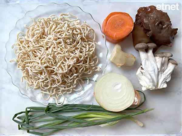 清爽之選 │ 三絲炒豆腐麵，美人菇木耳入饌，全面提升免疫力