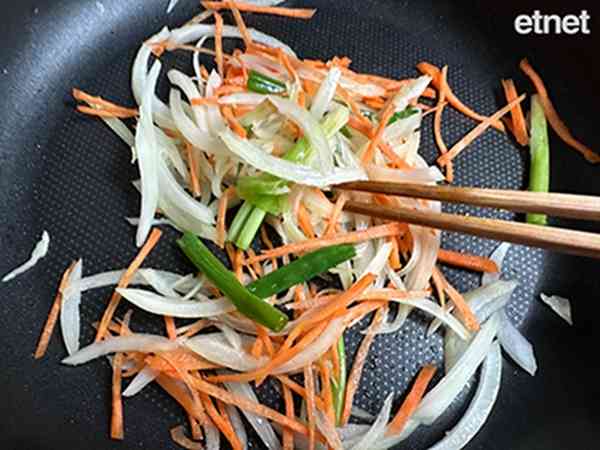 清爽之選 │ 三絲炒豆腐麵，美人菇木耳入饌，全面提升免疫力