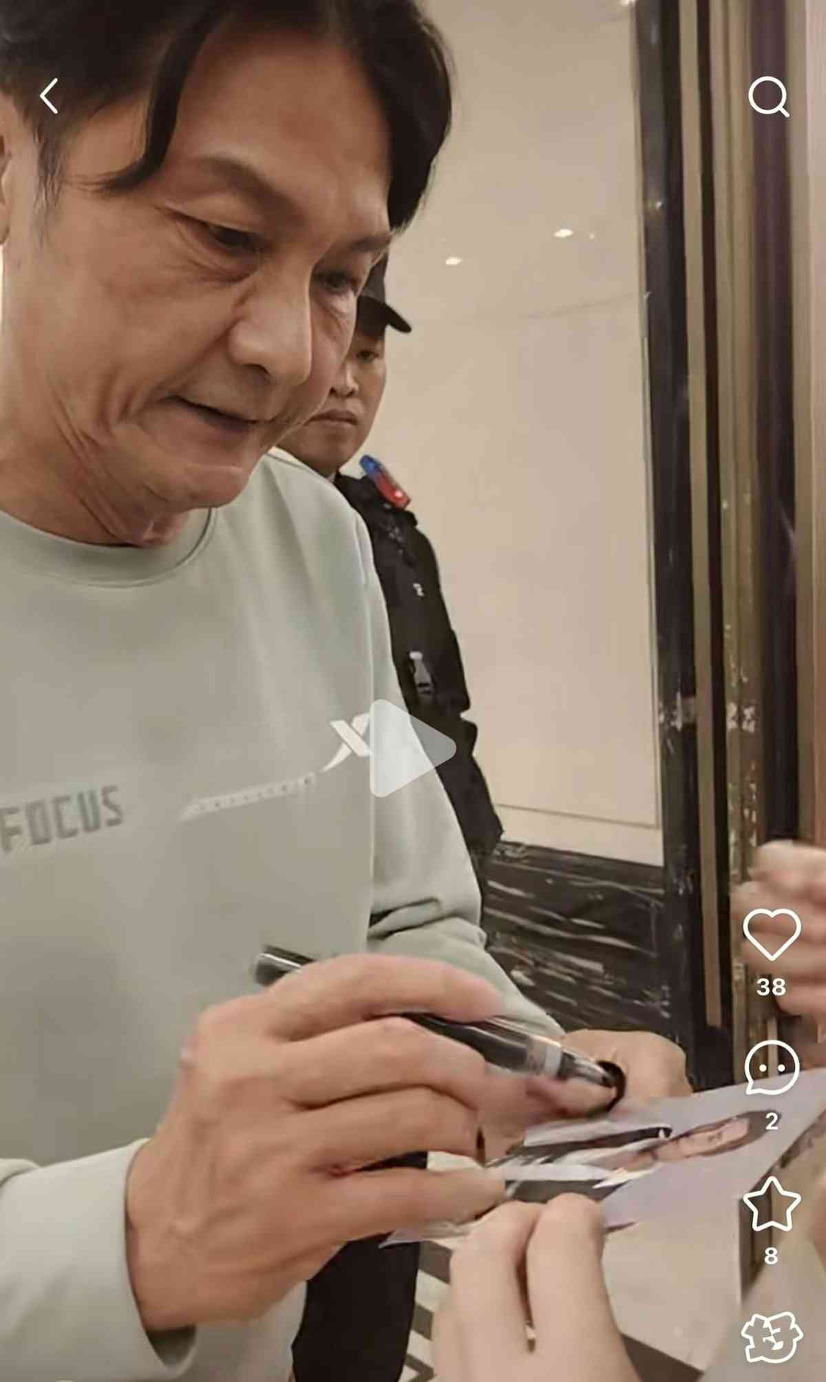 凍齡男神丨前TVB凍齡男神零濾鏡真面目曝光 滿臉老人斑眼袋極深 網民嘆︰歲月無情 凍齡男神丨前TVB凍齡男神零濾鏡真面目曝光 滿臉老人斑眼袋極深 網民嘆︰歲月無情