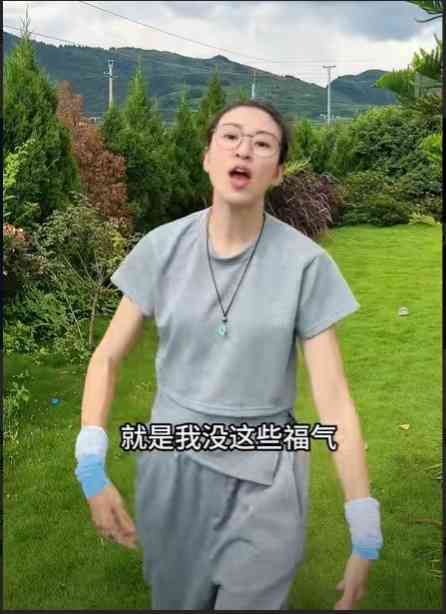 凍齡女神丨43歲前TVB落選港姐近況曝光佛山擺攤　屢傳整容失敗認恨嫁有錢人