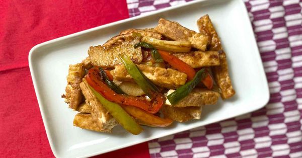 今期素食譜：甜酸三色豆腐條 陪伴彼此擁抱扶持的暖心料理