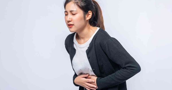 胃癌先兆 │ 33歲女因長期胃脹打嗝確診晚期胃癌，提醒網民注...