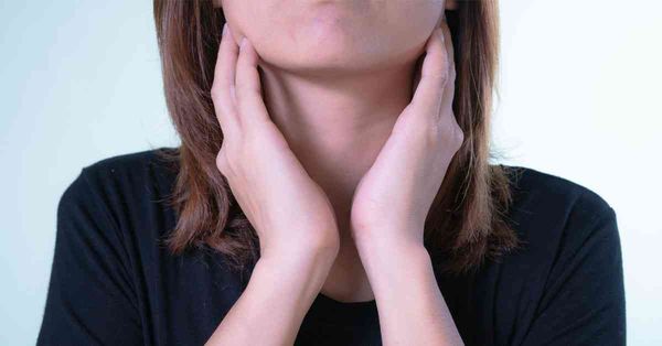 喉嚨痛丨22歲女喉嚨痛5天離世？醫生拆解關鍵因素與警示信號，...