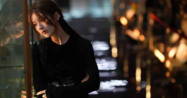 養髮熱潮 │ 26歲女星獲封「髮量王者」，公開5大養髮秘訣、睡前梳髮100下養出濃密秀髮