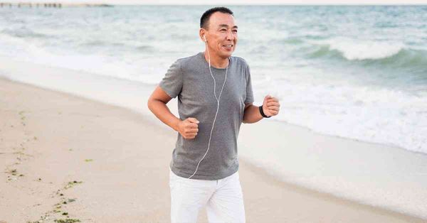 抗衰老 │ 70歲男子生理回春如55歲，公開7大抗衰老習慣：抗炎+護腦+保血管 