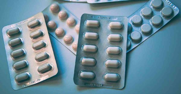 藥物安全 │ 36歲男感冒亂食藥誘發喉嚨真菌感染，醫生警告：濫用藥物後果嚴重