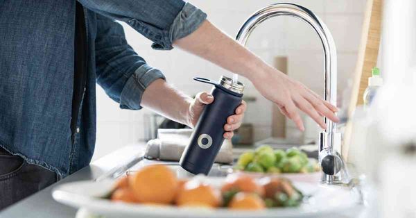 水樽細菌量高達馬桶4萬倍，專家揭最藏菌材質，清洗3部曲有效除菌