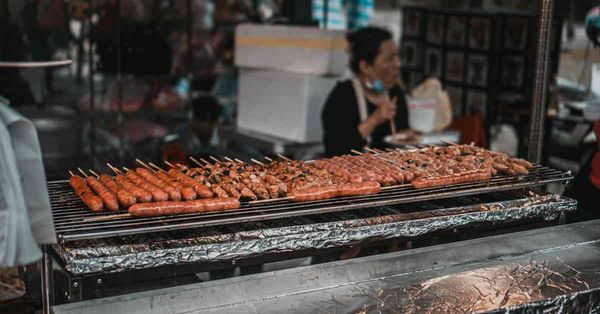 大腸癌｜18歲少年患大腸癌離世，愛吃1種夜市美食惹禍，專家推1水果解毒