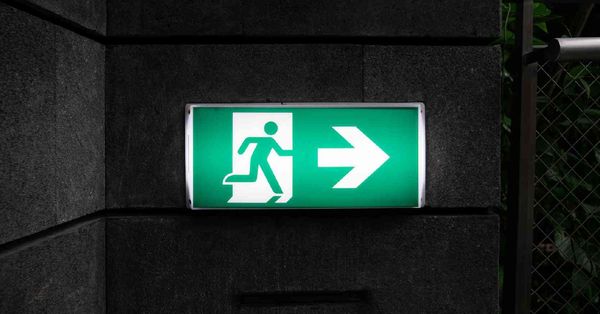 大埔宏福苑火災 │ DSE學生靠家人機警逃生，5分鐘後現場陷火海