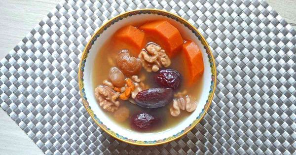 冬天補腎湯｜月經量少兼有血塊？津血不足及經絡瘀阻！推介經後飲核桃紅棗雞腎湯