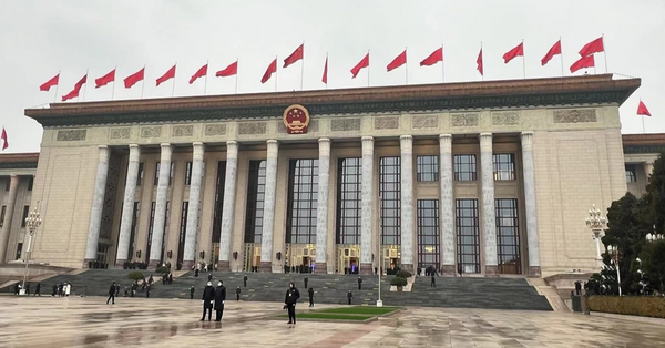 政治局會議 | 統籌國內經濟工作和國際經貿鬥爭，備足預案，穩就業、穩企業、穩市場