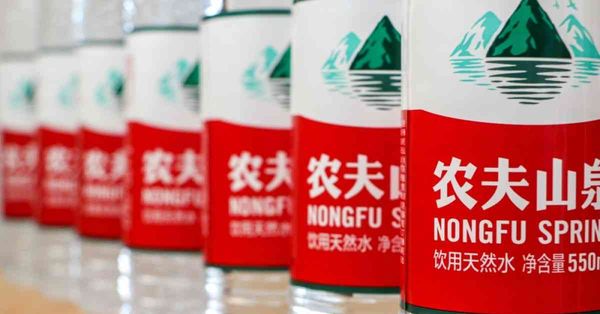 港股 | 午市前瞻 | 飲用水收入勁跌兩成 内捲減價害苦農夫山泉