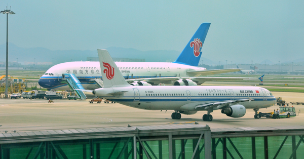 航空股｜上月客運數據對辦，疊加冬春航季將至及人幣走強，中資航空股連日急升可否追入？