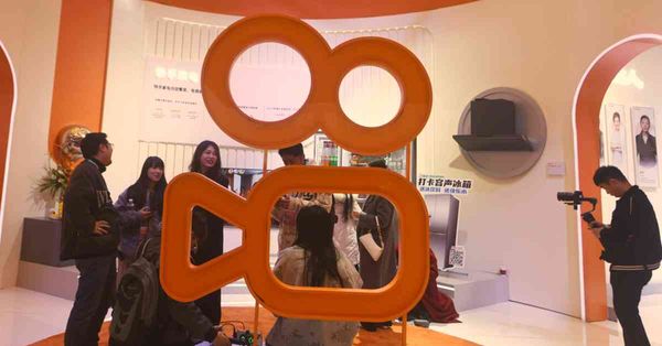 OpenAI｜推影片生成社交平台AI概念股造好，快手重組業務股價連日飆升仍可追？