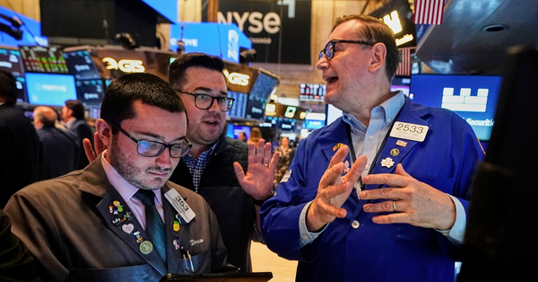 美股收盤 | 減息預期升溫，美股三大指數破頂創新高