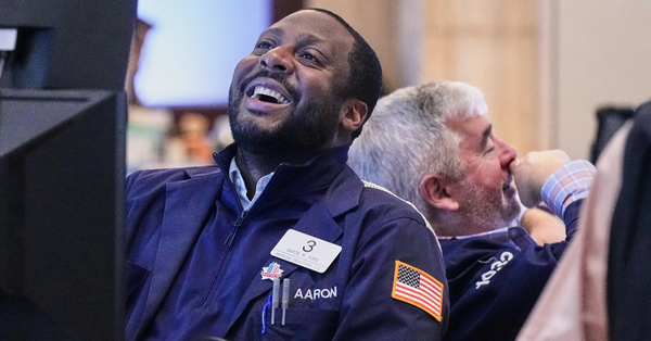 美股收盤 | 威廉姆斯鴿派言論推升大市，道指飆近500點