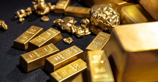 異動股｜現貨金期金曾穿5000美元，黃金ETF金礦股齊受挫