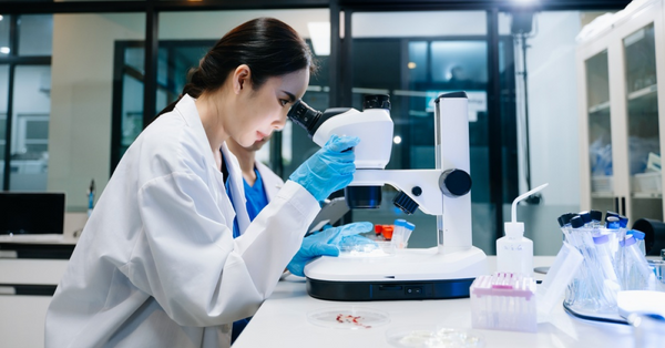 異動股｜藥明生物升4%百濟神州升3%，內地創新藥上半年出海交易額創新高